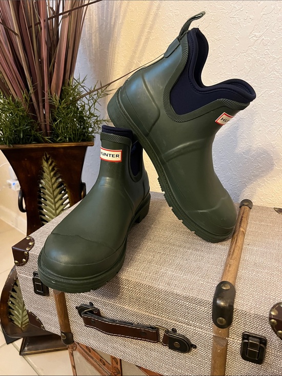 Hunter x Target Olive Green Neoprene Chelsea Ankle Rain Boots- Size 8M/9W